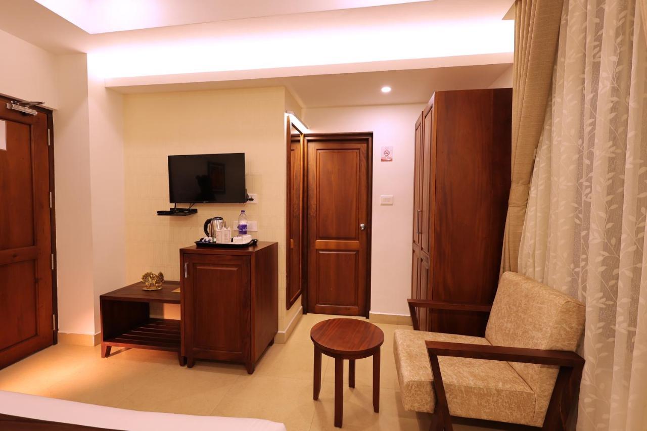 Dev Residency Hotel Thiruvananthapuram Exterior foto