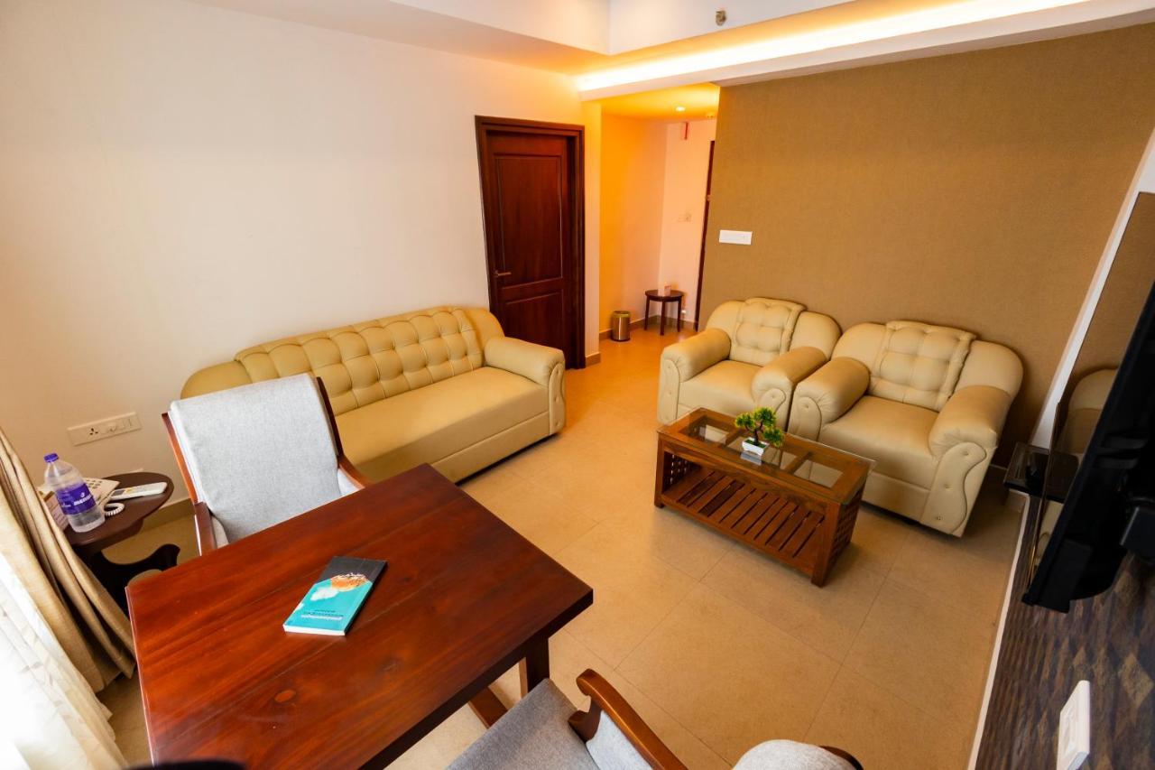 Dev Residency Hotel Thiruvananthapuram Exterior foto